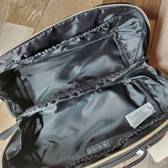 NWT Primark Black Cosmetic Bag with Quilted Texture and Gold Hardware Letter "L" - Picture 16 of 16